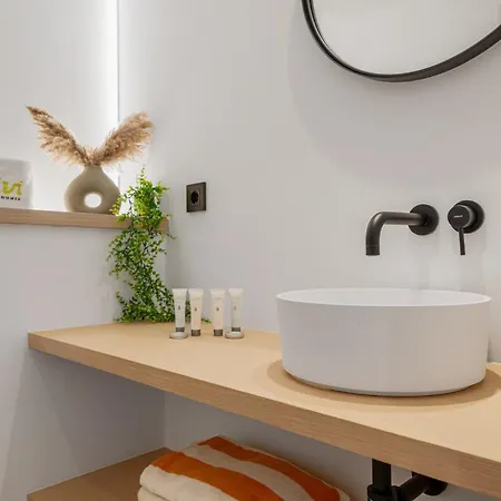 Vivi Homes - Palm Gardens, Garden, Pool & Tennis Court Apartment Estepona