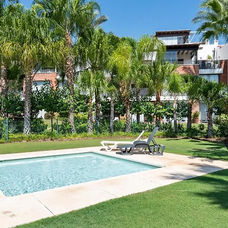 Vivi Homes - Palm Gardens, Garden, Pool & Tennis Court