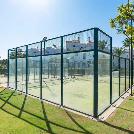 Vivi Homes - Palm Gardens, Garden, Pool & Tennis Court Apartment