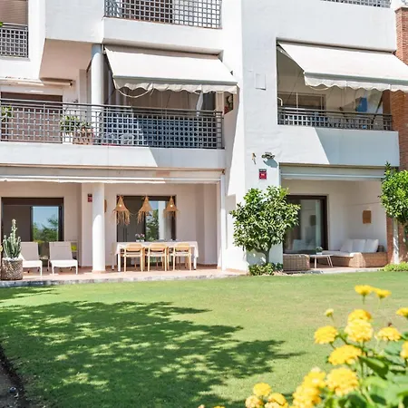 Vivi Homes - Palm Gardens, Garden, Pool & Tennis Court Apartment Estepona