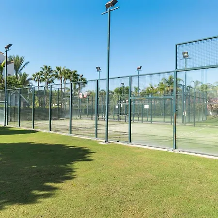 Vivi Homes - Palm Gardens, Garden, Pool & Tennis Court *