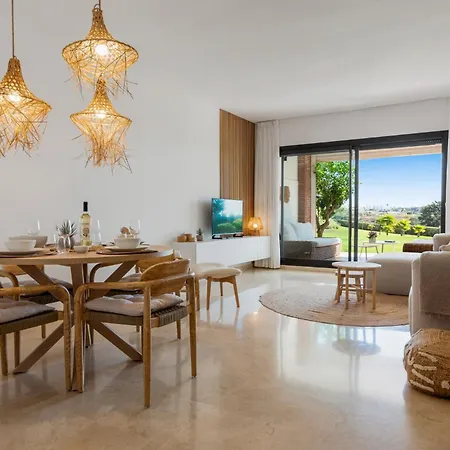 Vivi Homes - Palm Gardens, Garden, Pool & Tennis Court Apartment *