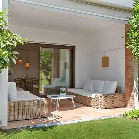 Vivi Homes - Palm Gardens, Garden, Pool & Tennis Court Apartment Estepona