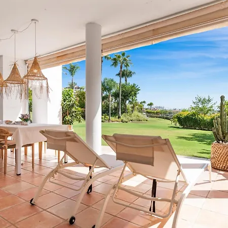 Vivi Homes - Palm Gardens, Garden, Pool & Tennis Court *